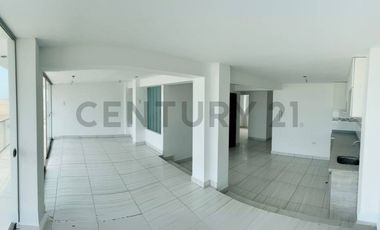 DEPARTAMENTO EN PRIMERA FILA CON GRAN BALCON EN SEGUNDO PISO