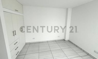 DEPARTAMENTO EN PRIMERA FILA CON GRAN BALCON EN SEGUNDO PISO