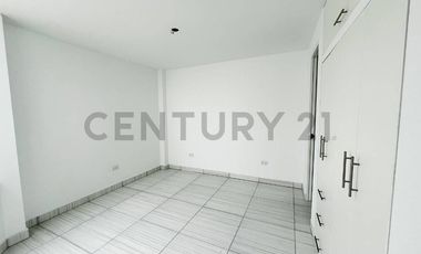 DEPARTAMENTO EN PRIMERA FILA CON GRAN BALCON EN SEGUNDO PISO