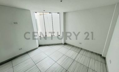 DEPARTAMENTO EN PRIMERA FILA CON GRAN BALCON EN SEGUNDO PISO