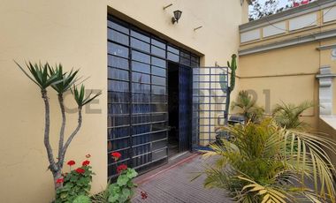 PLAZA DE ARMAS DE LIMA EDIFICIO DE 7 PISOS