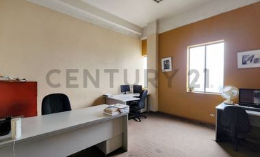 PLAZA DE ARMAS DE LIMA EDIFICIO DE 7 PISOS