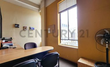 PLAZA DE ARMAS DE LIMA EDIFICIO DE 7 PISOS