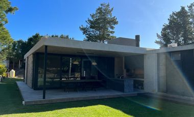 Casa en Venta y Alquiler Temporario en Costa Esmeralda barrio Deportivo 2