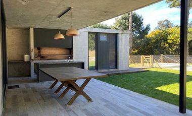 Casa en Venta y Alquiler Temporario en Costa Esmeralda barrio Deportivo 2