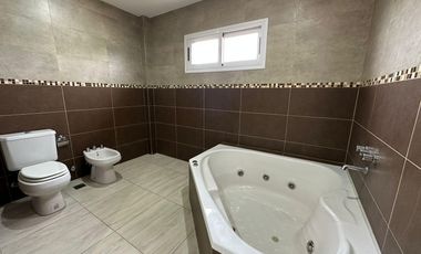 Casa en Venta y Alquiler Temporal en Costa Esmeralda barrio Deportivo 1