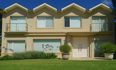 Casa en Venta y Alquiler Temporal en Pinamar Norte con vista al Mar