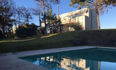 Casa en Venta y Alquiler Temporal en Pinamar Norte con vista al Mar