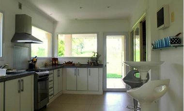 Casa en Venta y Alquiler Temporal en Pinamar Norte con vista al Mar