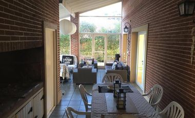 Casa en Venta y Alquiler Temporal en Pinamar Norte con vista al Mar