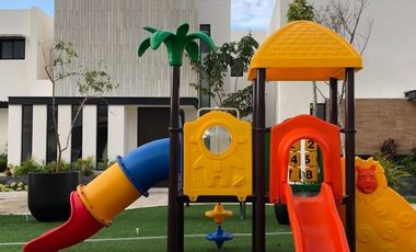 Casa amueblada y con paneles en Renta en Temozón Village modelo Loma