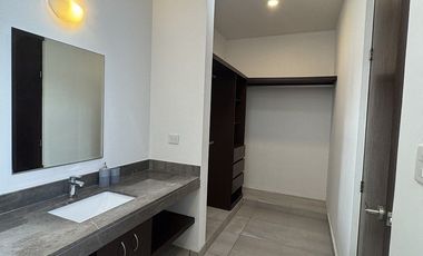 Casa amueblada y con paneles en Renta en Temozón Village modelo Loma