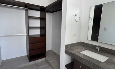 Casa amueblada y con paneles en Renta en Temozón Village modelo Loma