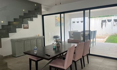 Casa amueblada y con paneles en Renta en Temozón Village modelo Loma