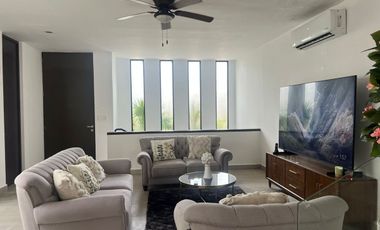 Casa amueblada y con paneles en Renta en Temozón Village modelo Loma