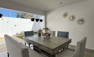 Casa amueblada y con paneles en Renta en Temozón Village modelo Loma