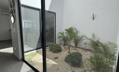 Casa amueblada y con paneles en Renta en Temozón Village modelo Loma