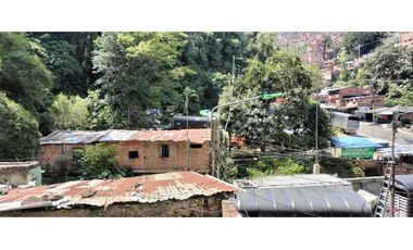 SE VENDE CASALOTE CON NEGOCIO EN BUCARAMANGA SANTANDER