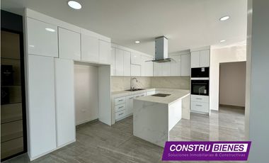 Casa semi amoblada vista al mar en Urb. Ciudad del Mar