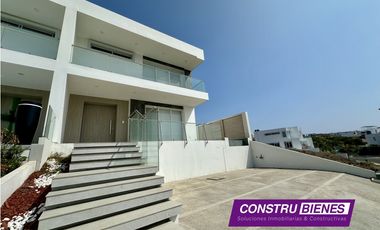 Casa semi amoblada vista al mar en Urb. Ciudad del Mar