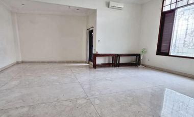 Disewakan Rumah Di Senopati/Selong/ Kebayoran Baru Jakarta  STD633
