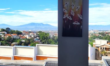 RUMAH FULL FURNISH 3LT VIEW CANTIK GREEN VALLEY DEKAT SURAPATI CORE BANDUNG