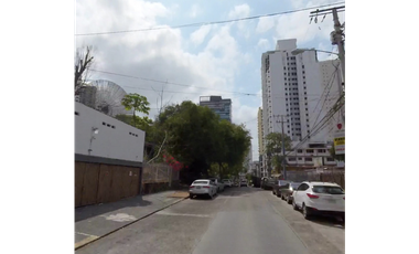 EL CANGREJO / COMERCIAL O RESIDENCIAL / 900 M2 / 1ZM7 / FRENTE A VIA
