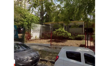 EL CANGREJO / COMERCIAL O RESIDENCIAL / 900 M2 / 1ZM7 / FRENTE A VIA