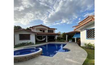 SAN CARLOS / PUNTA BARCO / 3080 M / 8 HABITACION / 4 PARKING / PISCINA