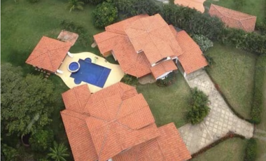 SAN CARLOS / PUNTA BARCO / 3080 M / 8 HABITACION / 4 PARKING / PISCINA