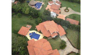 SAN CARLOS / PUNTA BARCO / 3080 M / 8 HABITACION / 4 PARKING / PISCINA