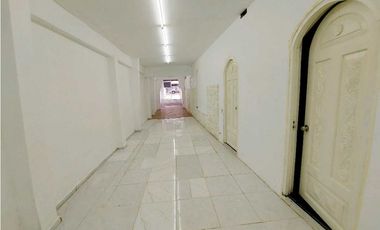 ALQUILER LOCAL PLANTA BAJA A ORILLA DE CALLE VIA PORRAS SAN FRANCISCO