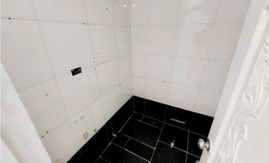 ALQUILER LOCAL PLANTA BAJA A ORILLA DE CALLE VIA PORRAS SAN FRANCISCO