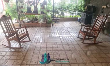 SE VENDE LOCAL PLANTA BAJA, 2 APARTAMENTOS EN PLATAN ALTA 292.80 m2