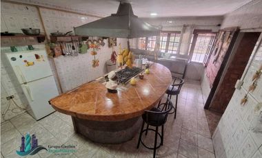 SE VENDE LOCAL PLANTA BAJA, 2 APARTAMENTOS EN PLATAN ALTA 292.80 m2