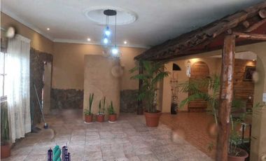SE VENDE LOCAL PLANTA BAJA, 2 APARTAMENTOS EN PLATAN ALTA 292.80 m2