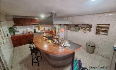 SE VENDE LOCAL PLANTA BAJA, 2 APARTAMENTOS EN PLATAN ALTA 292.80 m2