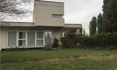 ALQUILA CASA EN VISTALBA COUNTRY - barrio privado