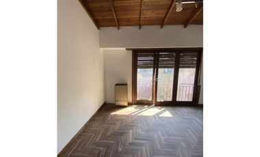 CASA + DEPÓSITO - ESTADO DE ISRAEL Y SAN MARTIN