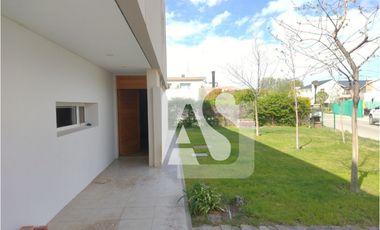 ALQUILER CASA COMAHUE GOLF CLUB