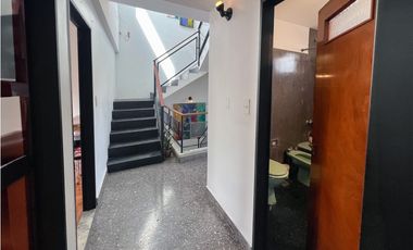 VENTA CASA 6 AMB C/ COCHERA. PUMACAHUA 1000, PARQUE CHACABUCO, CABA