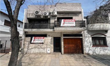 VENTA CASA 6 AMB C/ COCHERA. PUMACAHUA 1000, PARQUE CHACABUCO, CABA