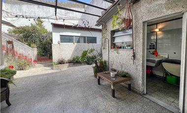 VENTA CASA 6 AMB C/ COCHERA. PUMACAHUA 1000, PARQUE CHACABUCO, CABA