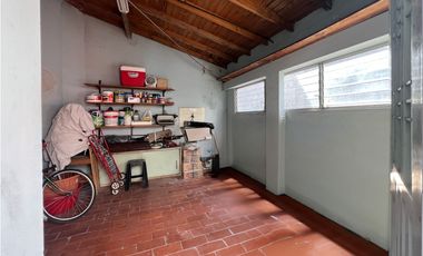 VENTA CASA 6 AMB C/ COCHERA. PUMACAHUA 1000, PARQUE CHACABUCO, CABA