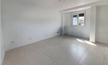 VENTA CASA 6 AMB C/ COCHERA. PUMACAHUA 1000, PARQUE CHACABUCO, CABA