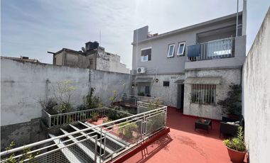 VENTA CASA 6 AMB C/ COCHERA. PUMACAHUA 1000, PARQUE CHACABUCO, CABA