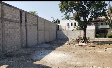 BONITO TERRENO PLANO CON DOBLE FILTRO DE SEGURIDAD EN LOMAS DE CUERNAVACA CON TOMA DE AGUA Y LUZ