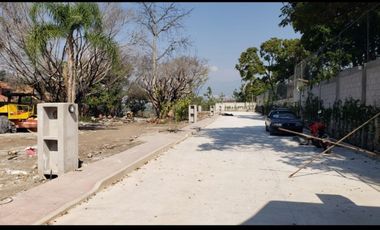 BONITO TERRENO PLANO CON DOBLE FILTRO DE SEGURIDAD EN LOMAS DE CUERNAVACA CON TOMA DE AGUA Y LUZ