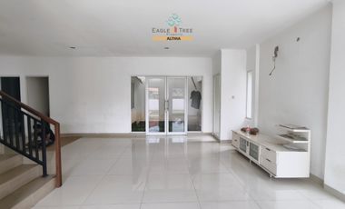 Rumah Hook 2 Lantai 3 Menit ke Gerbang Toll Pesanggrahan Jaksel