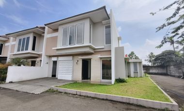 Rumah Hook 2 Lantai 3 Menit ke Gerbang Toll Pesanggrahan Jaksel